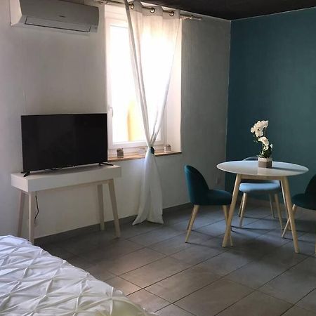 Studio Cocooning A 50 M Du Port, Classe 1 Etoile Cassis Eksteriør billede